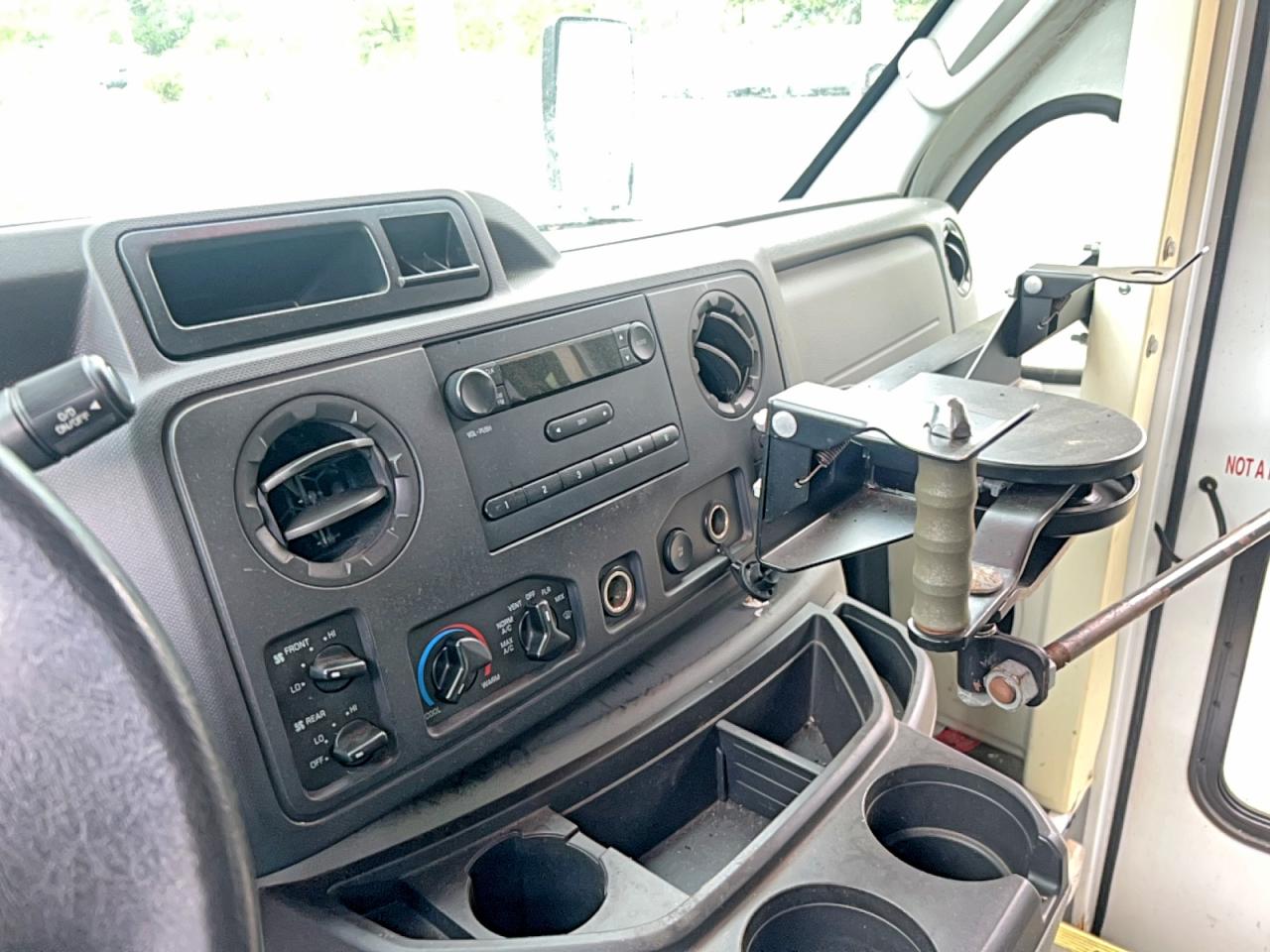 Ford Econoline E350 Super Duty Van