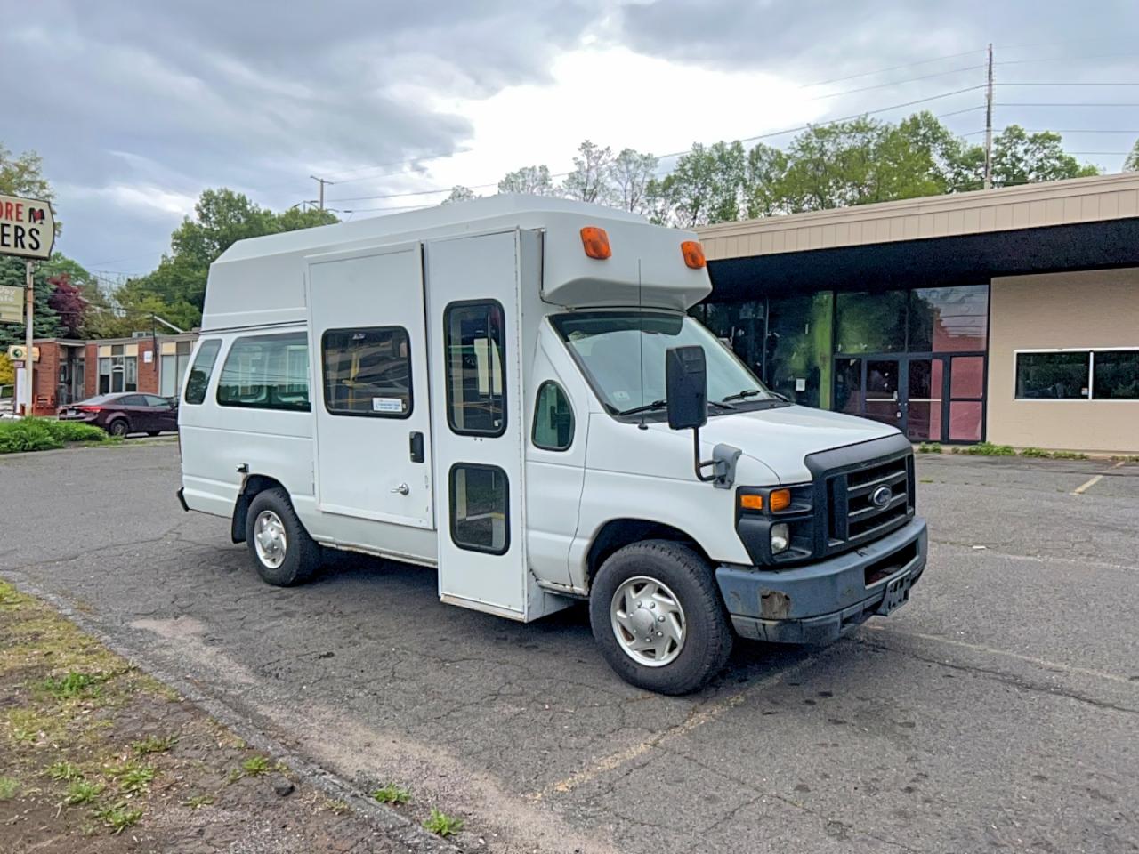 Salvage Ford Econoline Image
