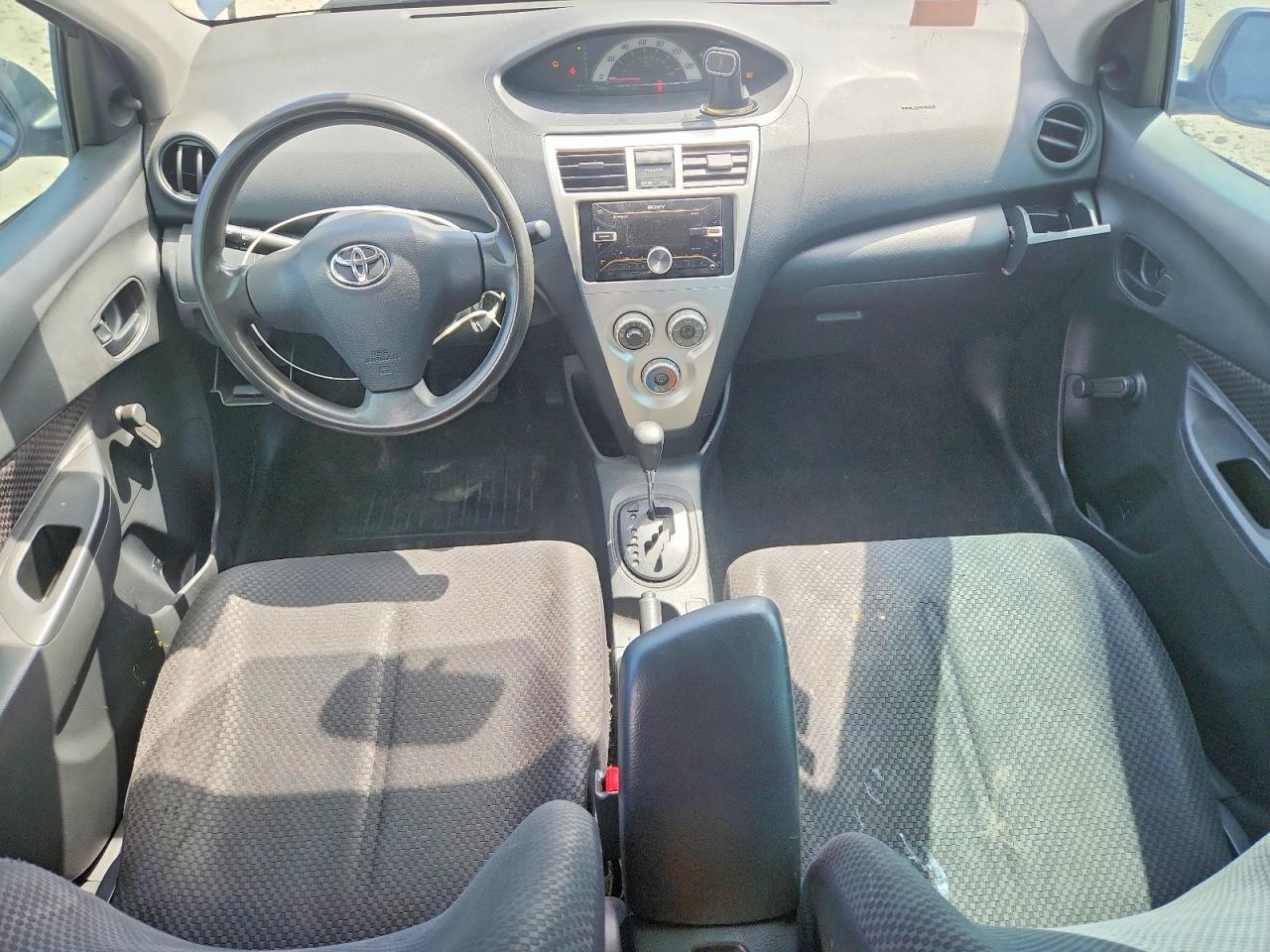 Toyota Yaris Base