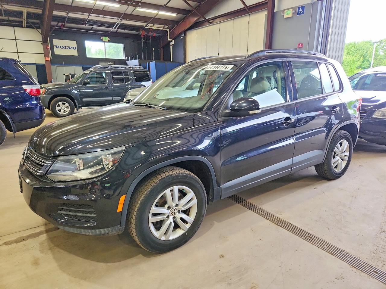 Salvage Volkswagen Tiguan Image