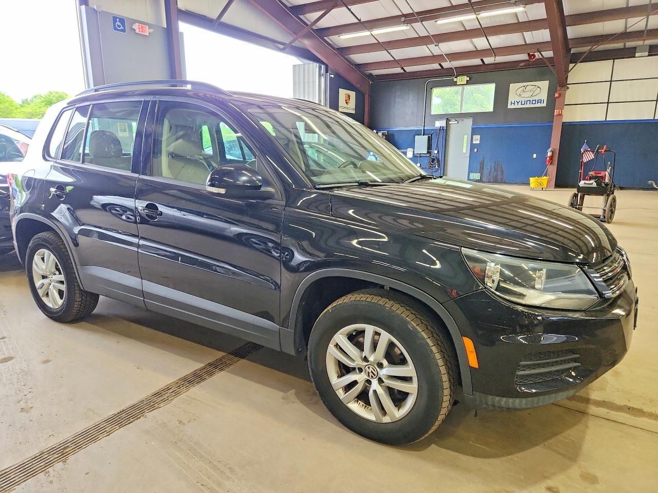 Volkswagen Tiguan S