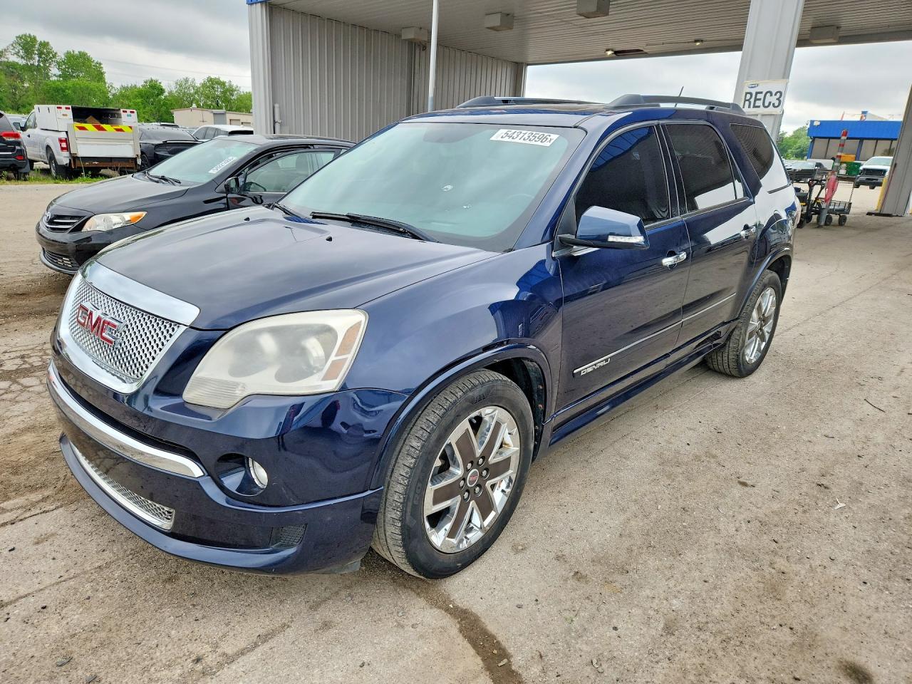 Salvage GMC Acadia Image