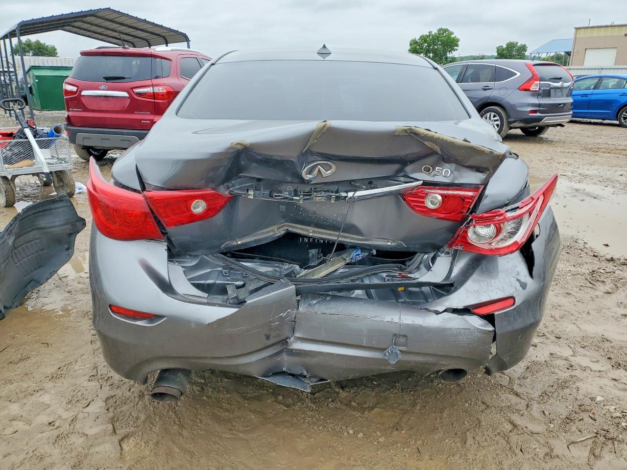 INFINITI Q50 Premium