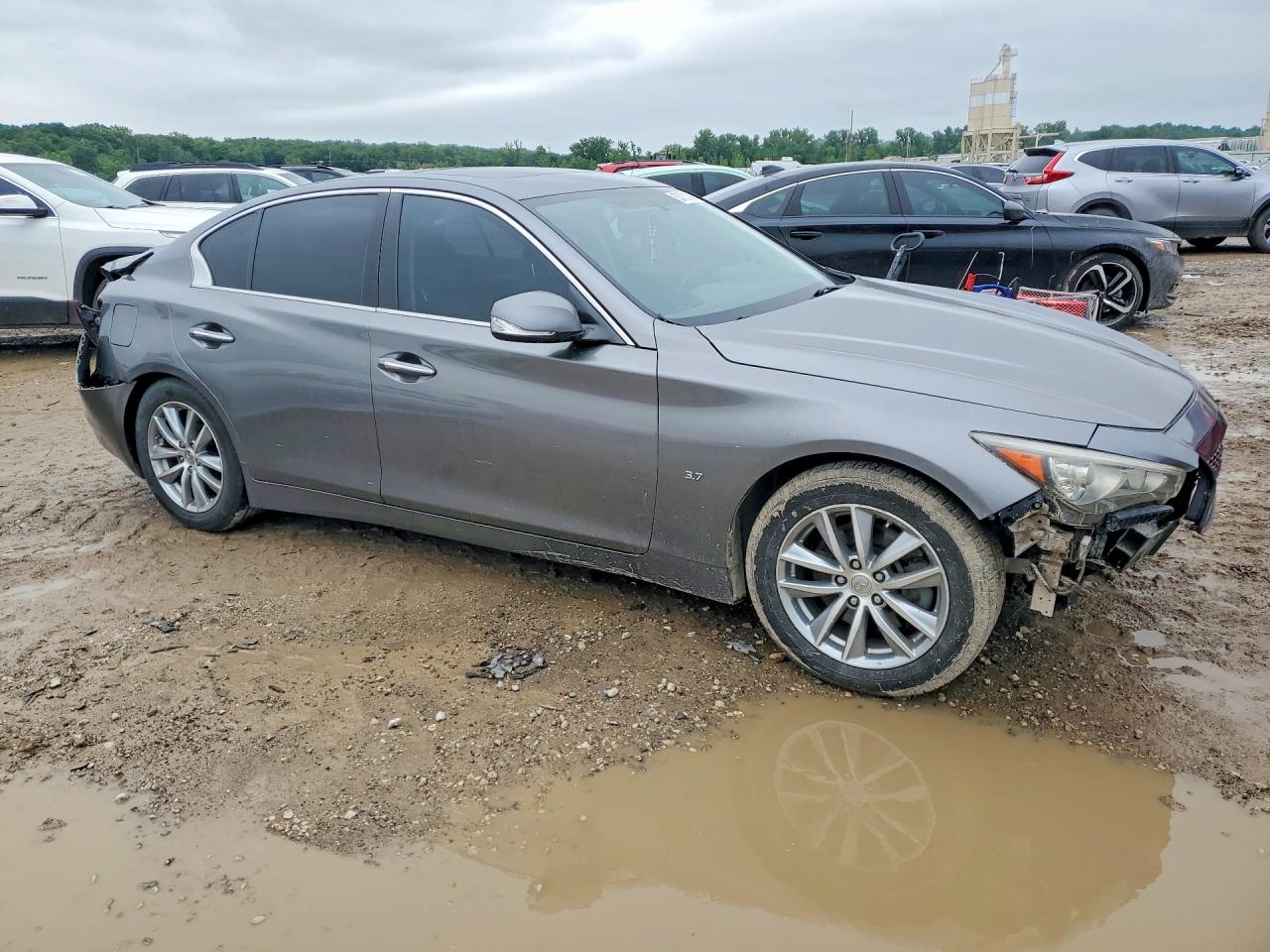 INFINITI Q50 Premium
