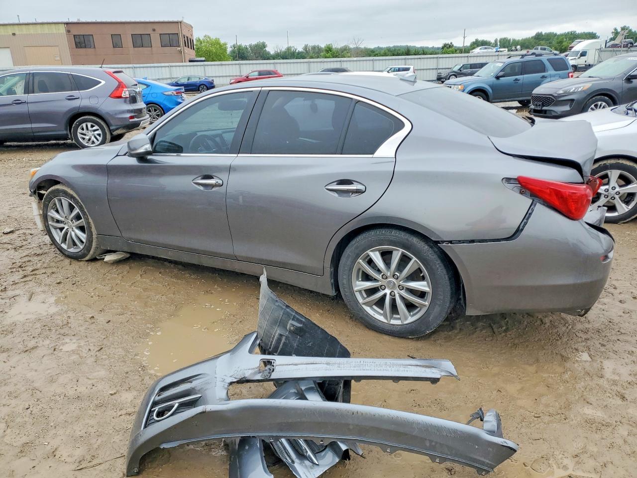 INFINITI Q50 Premium