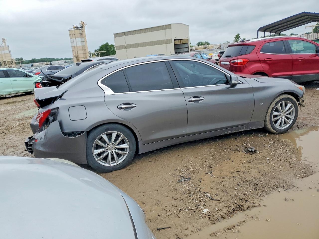 INFINITI Q50 Premium