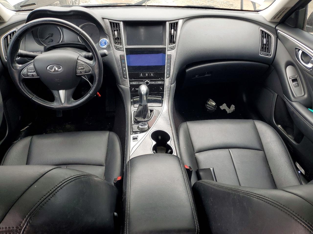 INFINITI Q50 Premium