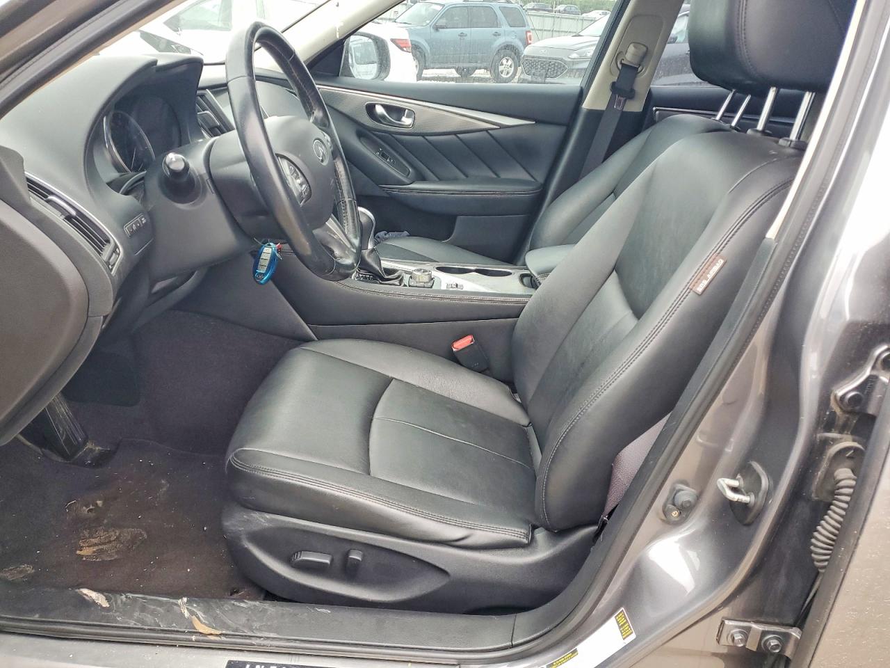 INFINITI Q50 Premium