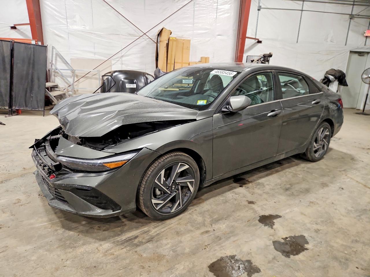 Salvage Hyundai ELANTRA Image