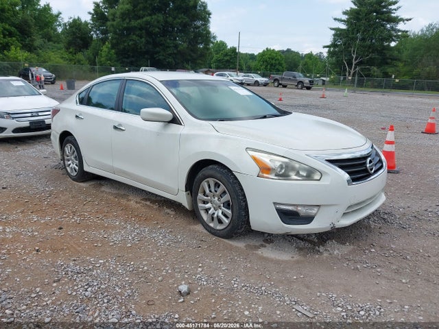 Salvage Nissan Altima Image