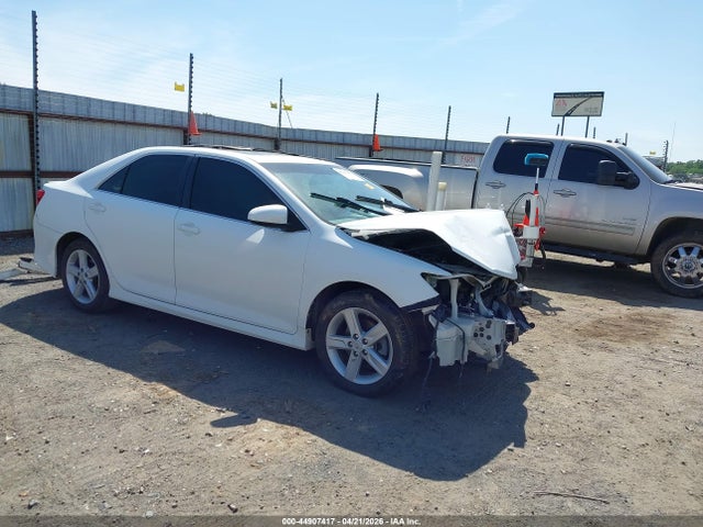 Salvage Toyota Camry Image