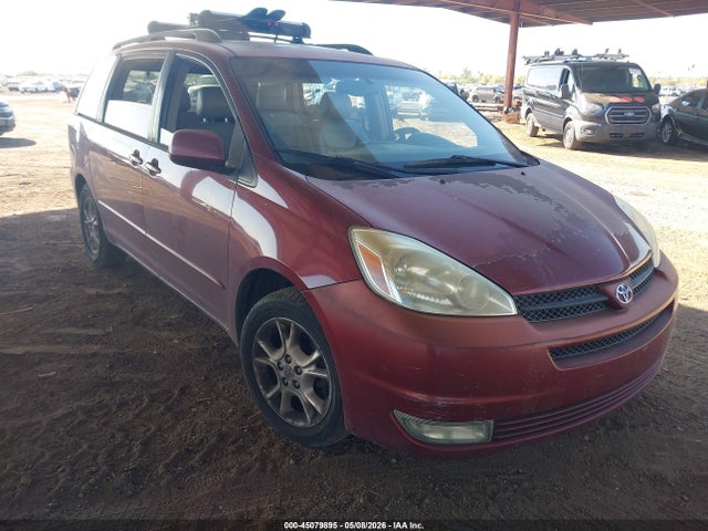 Salvage Toyota Sienna Image