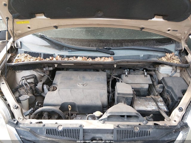 Toyota Sienna Le V6