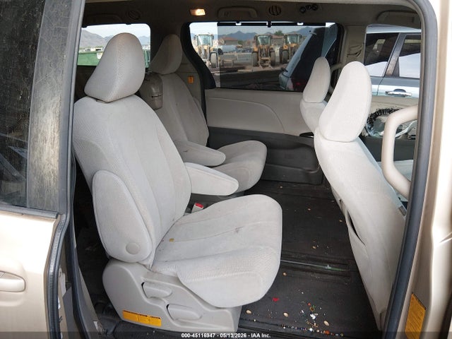 Toyota Sienna Le V6