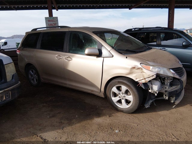 Toyota Sienna Le V6