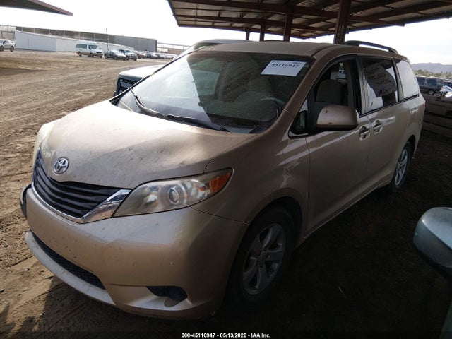 Toyota Sienna Le V6