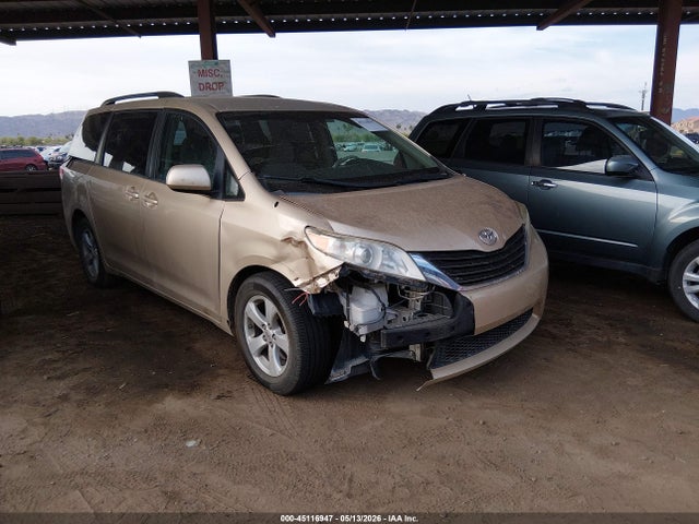 Toyota Sienna Le V6