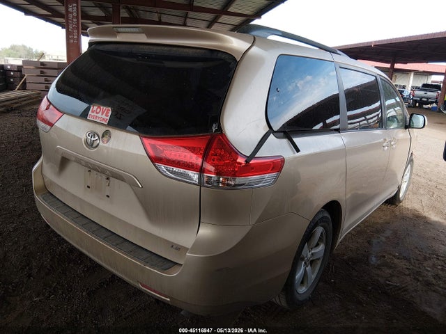 Toyota Sienna Le V6