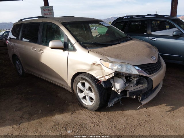 Salvage Toyota Sienna Image