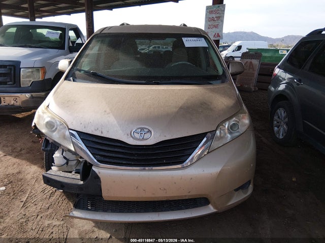 Toyota Sienna Le V6