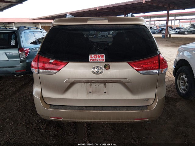Toyota Sienna Le V6