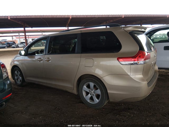 Toyota Sienna Le V6