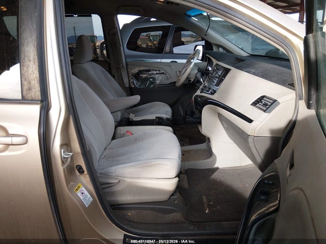 Toyota Sienna Le V6