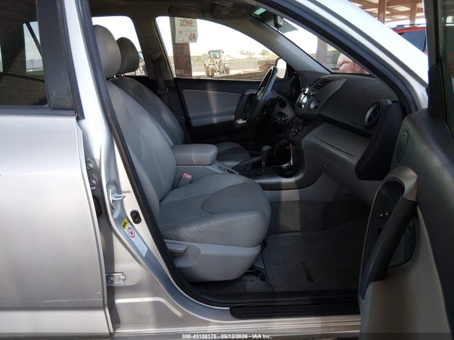 Toyota RAV4 Limited V6