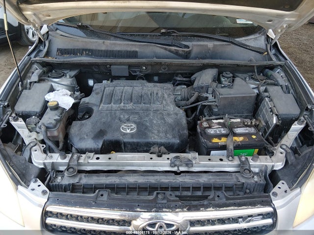 Toyota RAV4 Limited V6