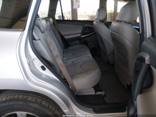 Toyota RAV4 Limited V6