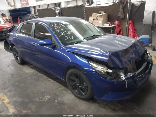Salvage Hyundai ELANTRA Image