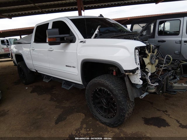 Salvage GMC Sierra 2500 Image