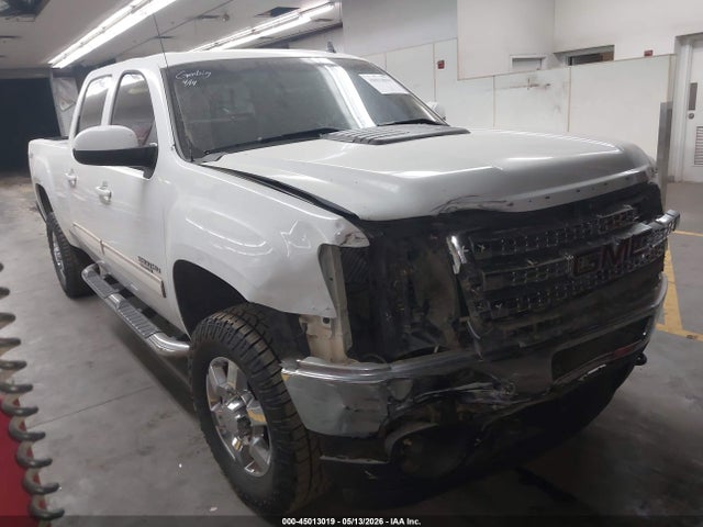 Salvage GMC Sierra 2500 Image