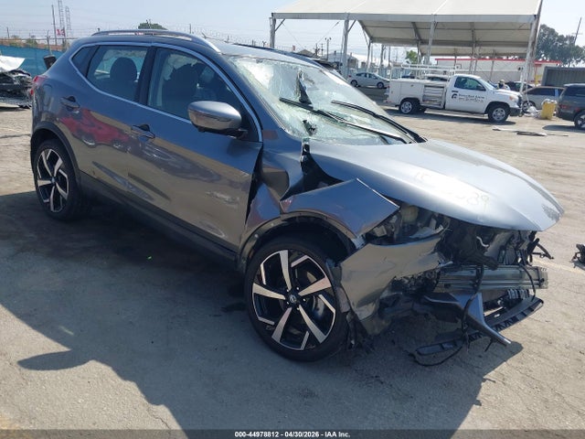 Salvage Nissan Rogue Image