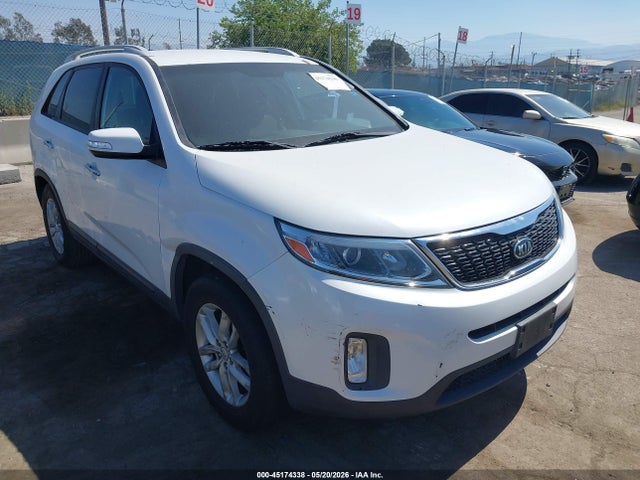 Salvage Kia Sorento Image
