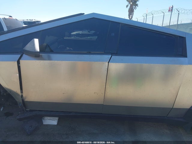 Tesla Cybertruck Long Range