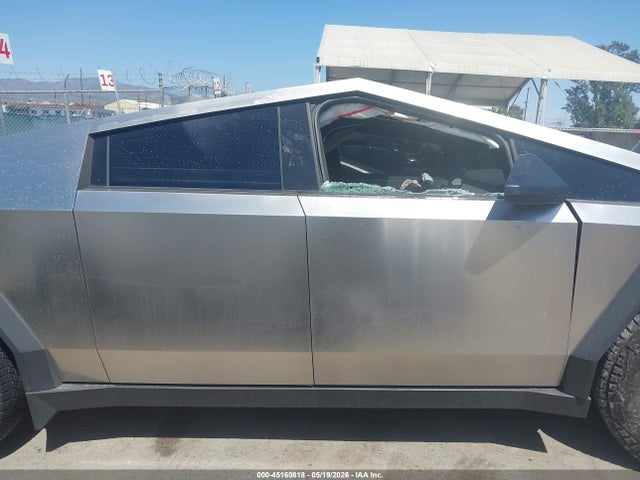 Tesla Cybertruck Long Range