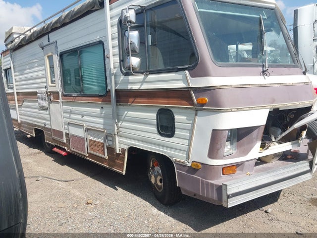 Salvage Chevrolet P30 Image