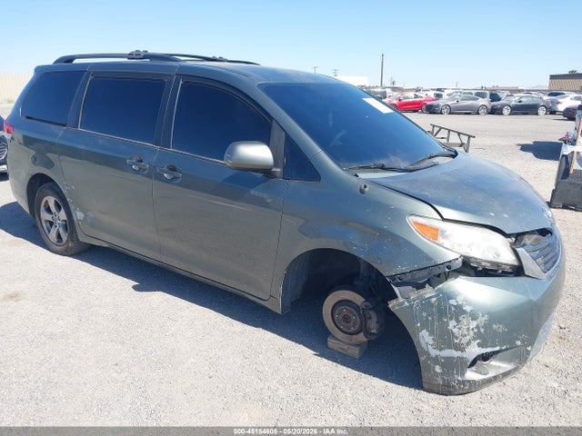 Salvage Toyota Sienna Image