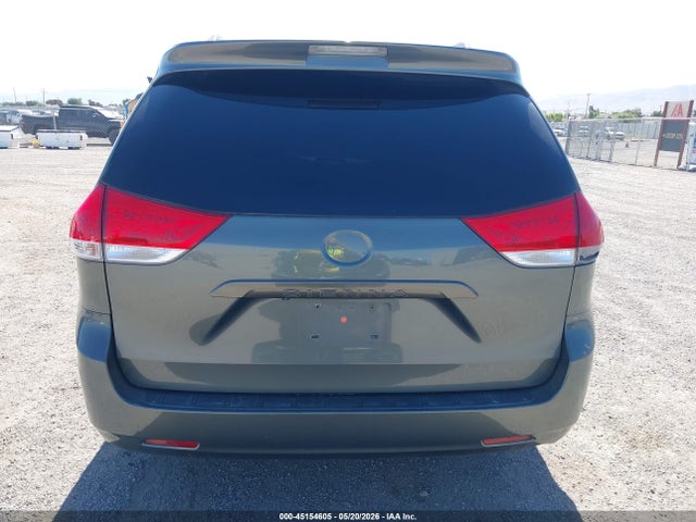 Toyota Sienna Le V6 8 Passenger