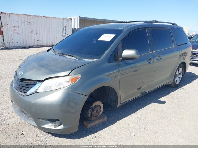 Toyota Sienna Le V6 8 Passenger