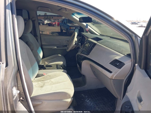 Toyota Sienna Le V6 8 Passenger