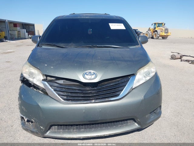Toyota Sienna Le V6 8 Passenger