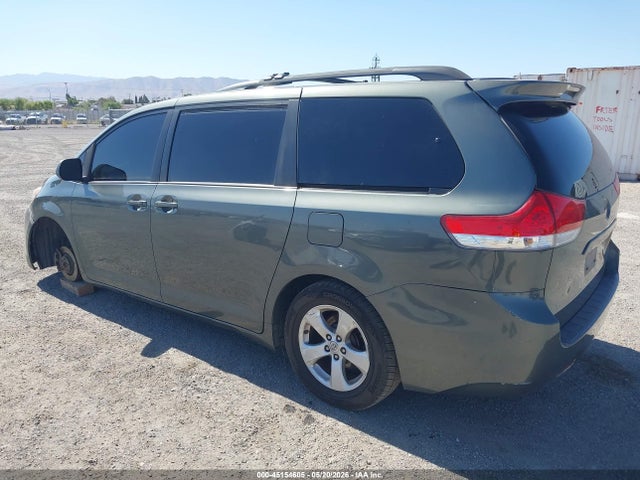 Toyota Sienna Le V6 8 Passenger