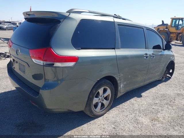 Toyota Sienna Le V6 8 Passenger