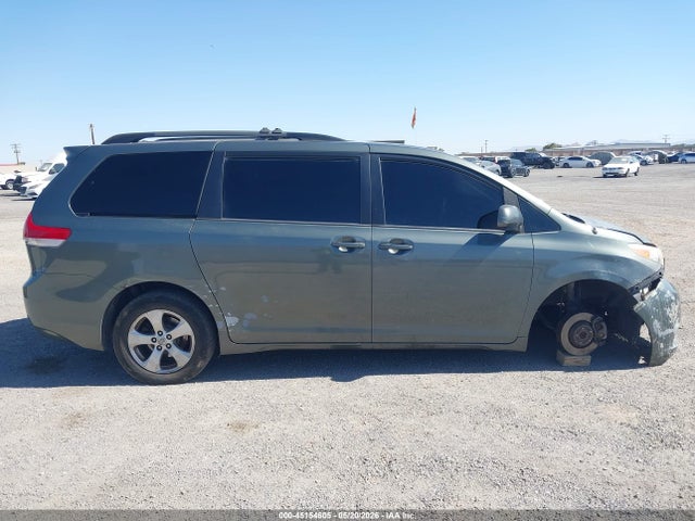 Toyota Sienna Le V6 8 Passenger