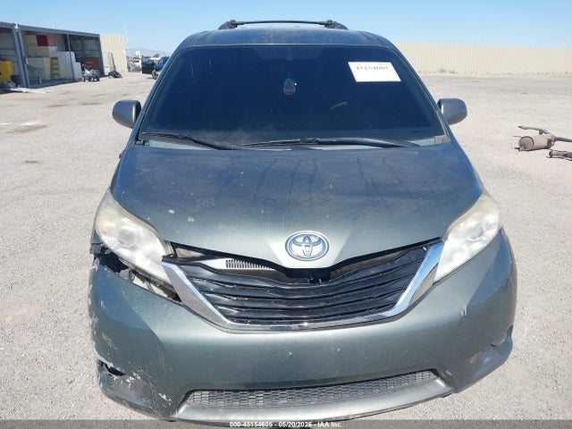 Toyota Sienna Le V6 8 Passenger