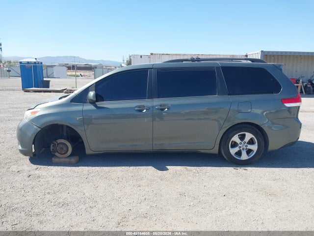 Toyota Sienna Le V6 8 Passenger