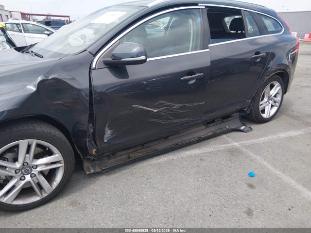 Volvo V60 T5 Premier Plus