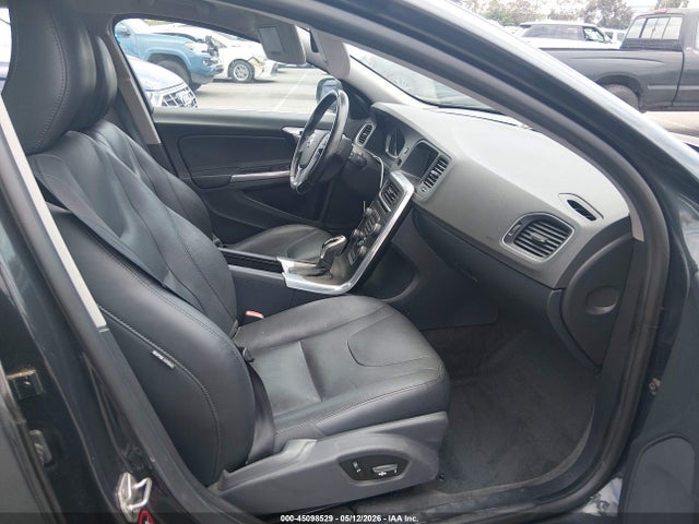 Volvo V60 T5 Premier Plus